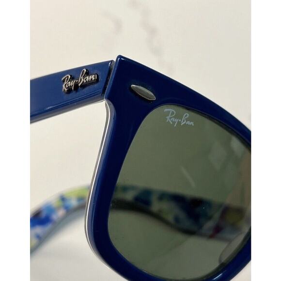 Ray-Ban Wayfarer sunglasses. Exterior frame color in blue interior floral Print - Picture 4 of 11